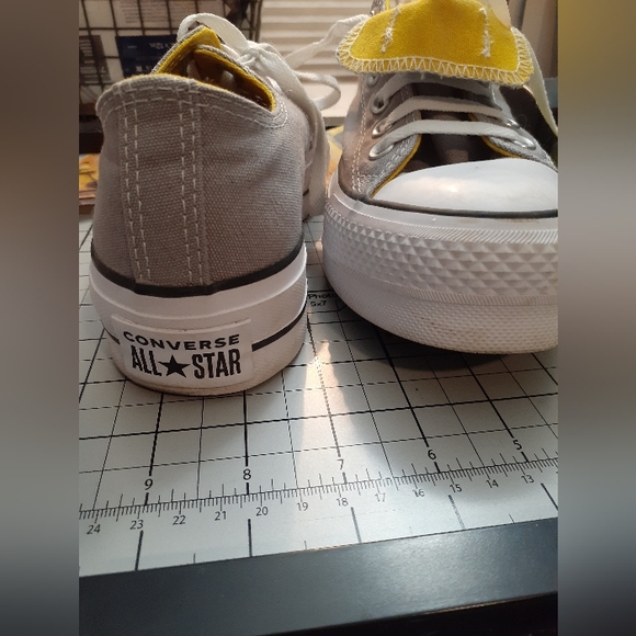 Chuck Taylor All Star Lift Platform Canvas - Like New - Picture 4 of 7